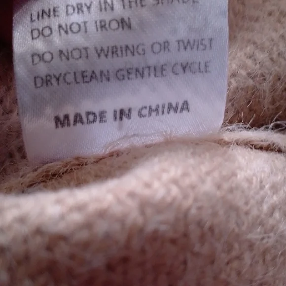 Walt Disney Donald Duck and Penguin Sweater Cream - Picture 6 of 7